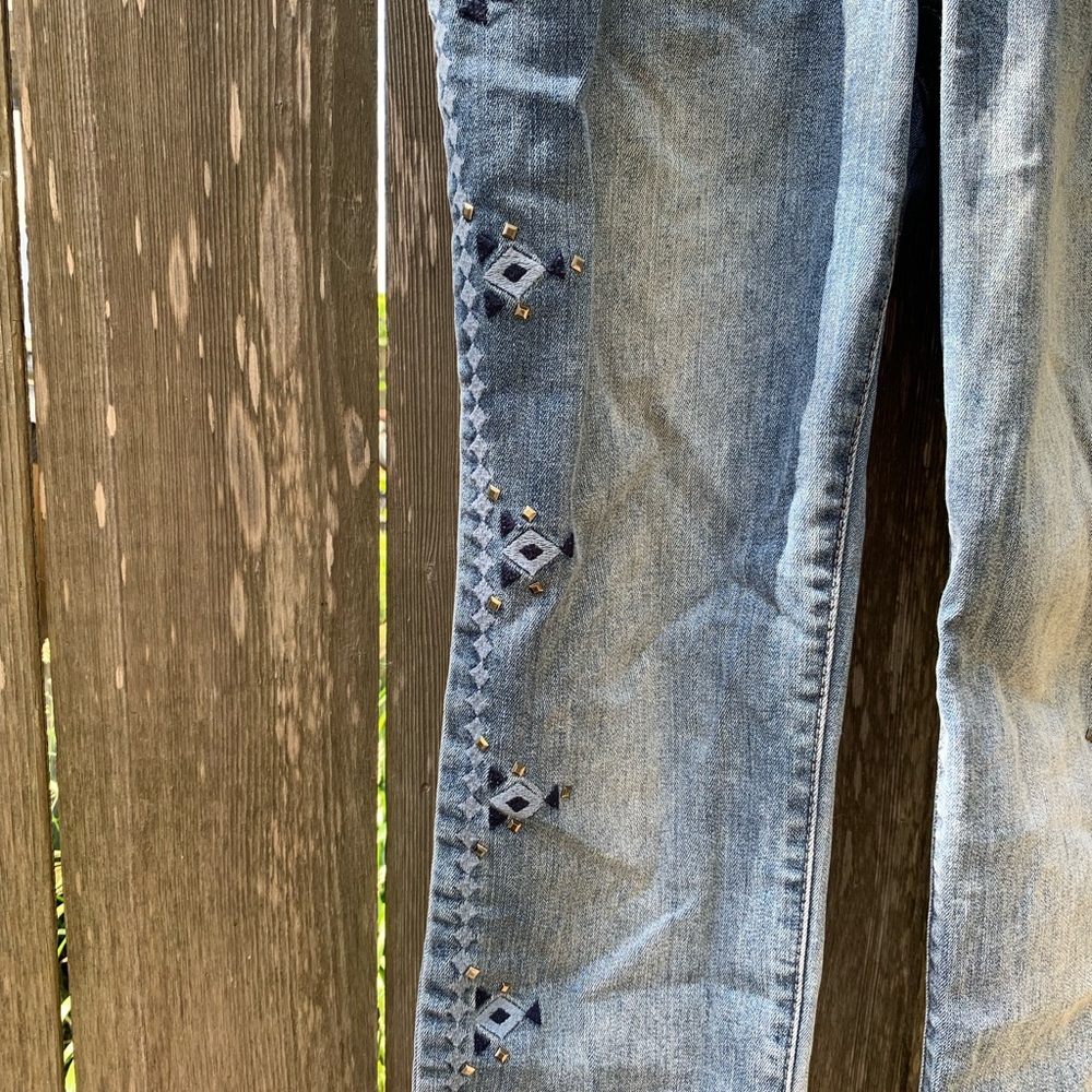 Denim jeans w Aztec trim size 6